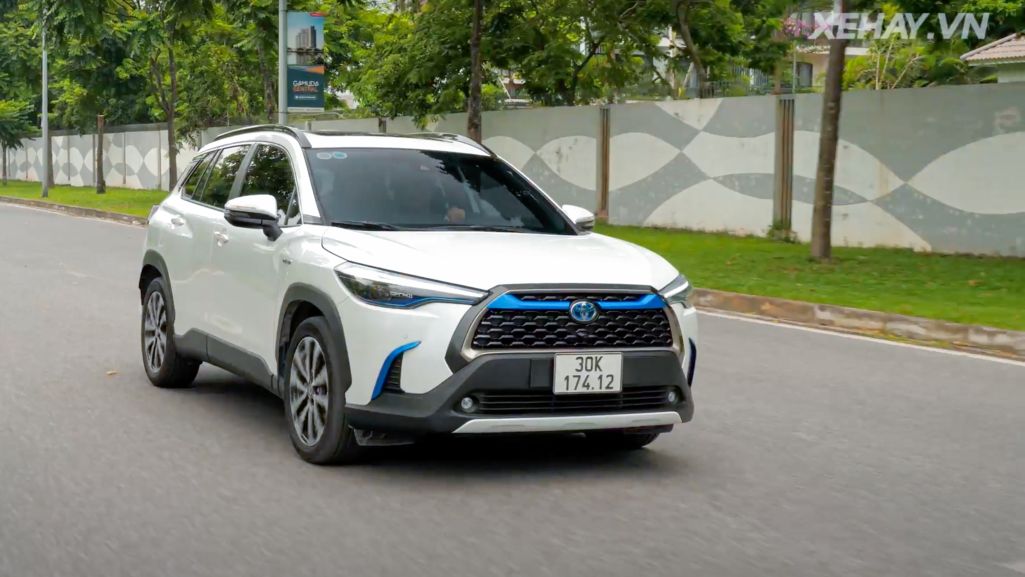 What is a hybrid car toyota